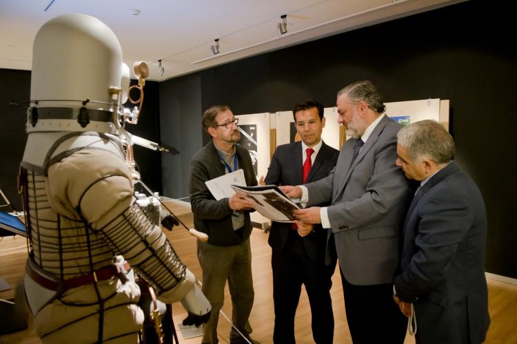 El alcalde y el delegado de la Junta con el director del Parque y el delegado de Educación.