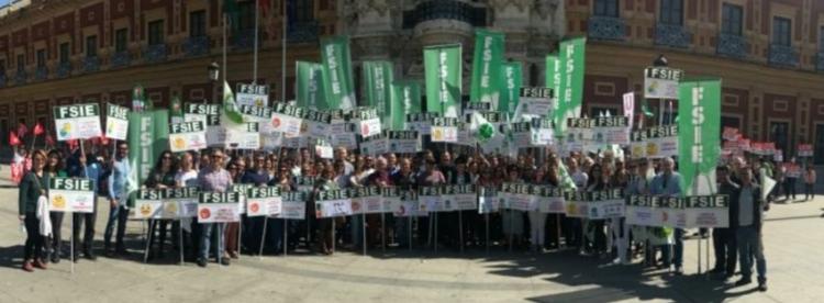 Imagen de archivo de una protesta del sindicato ante la sede de la Junta.