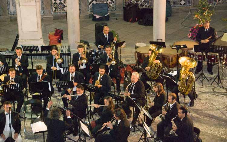 Banda Municipal de música, en el patio del Ayuntamiento Banda Municipal de música, en el patio del Ayuntamiento.