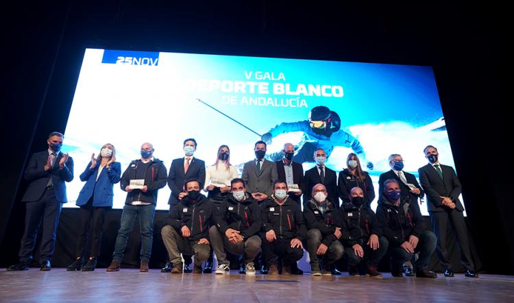 Foto de familia en la Gala del Deporte Blanco celebrada este jueves en Granada. 