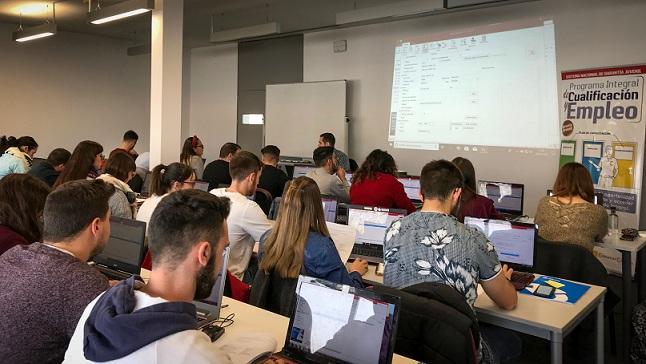 Uno de los cursos formativos impartidos a jóvenes Uno de los cursos formativos impartidos a jóvenes en paro.