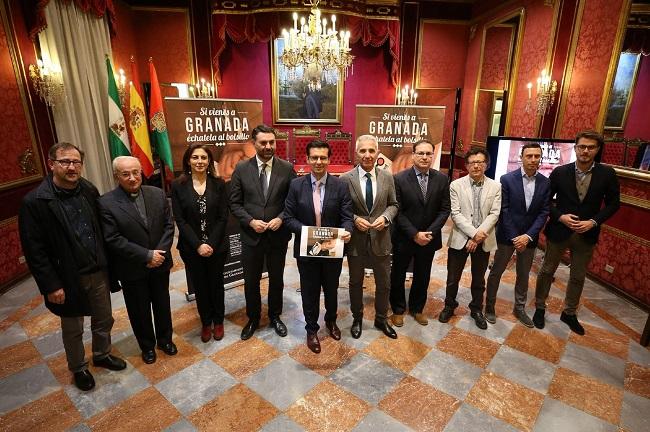 El salón de plenos del Ayuntamiento de Granada ha acogido la presentación de los nuevos productos turísticos.