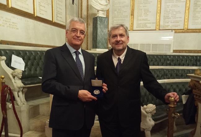 El profesor Moschos Morfakidis y el embajador de Grecia en España, Ioannis Tzovas. El profesor Moschos Morfakidis y el embajador de Grecia en España, Ioannis Tzovas.