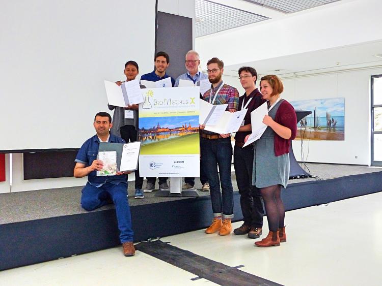 Fresneda, tercero por la izquierda, junto a otros premiados. Fresneda, tercero por la izquierda, junto a otros premiados.