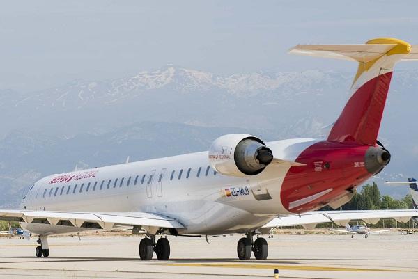 Un avión de iberia en el aeropuerto granadino. 