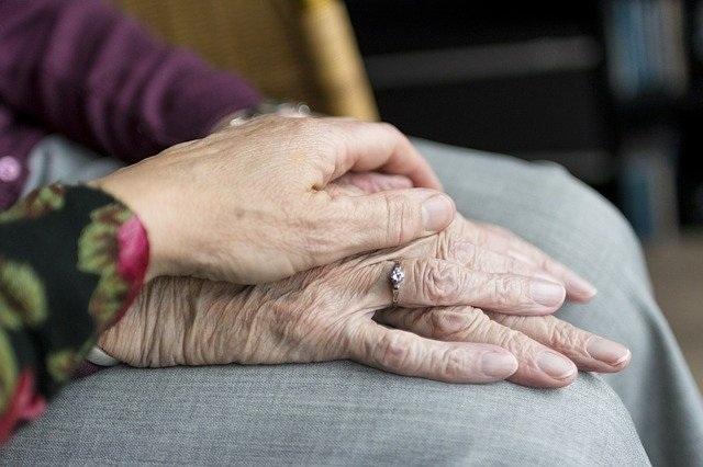 La ayuda a domicilio es un servicio esencial para las personas mayores. 