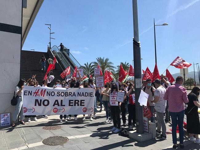 Concentración en el centro comercial Nevada. 