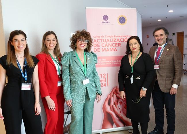 María Ángeles Rescalvo, junto al equipo de Irene Navas, Mercedes Villegas y Obdulia Cañanas, profesionales del hospital.