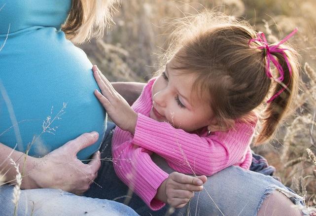 Embarazadas y menores son las personas más afectadas por estos disruptores endocrinos.