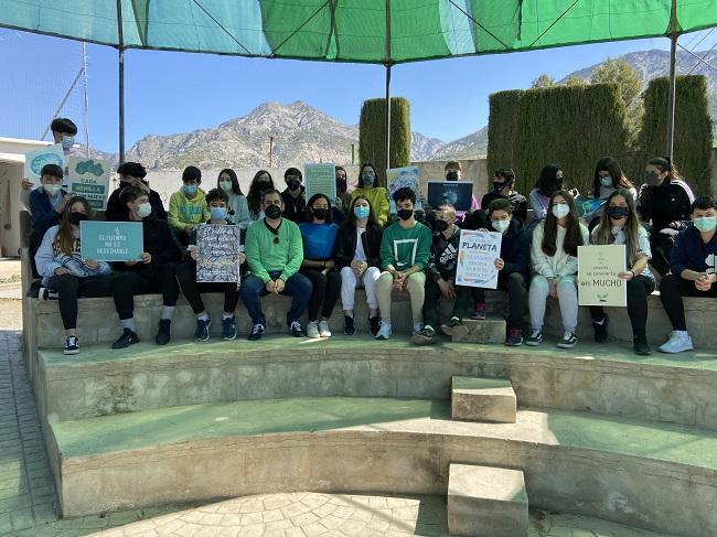 Alumnado de 3º de ESO B del IES Valle de Lecrín con su profesor Raúl Ruiz.