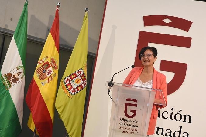 La diputada Mercedes Garzón presenta la convocatoria de ayudas. 
