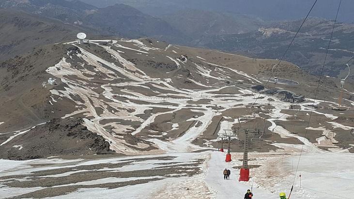 La nieve es ya muy escasa, incluso en la zona alta de la estación.