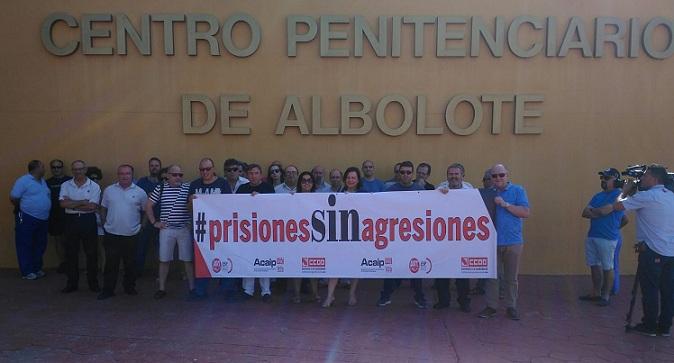 Protesta sindical en la entrada de la prisión de Albolote.