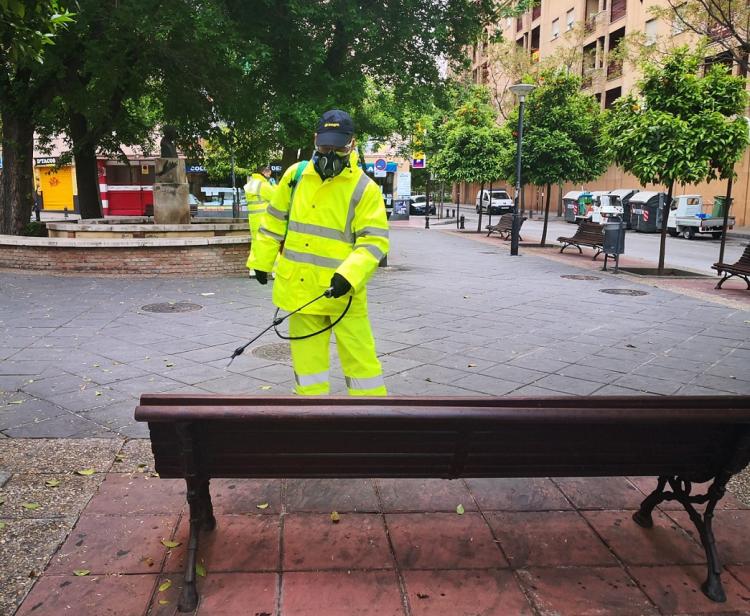 Empleados de limpieza en la capital. 