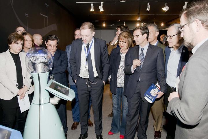 Inauguración de la muestra sobre robots. 