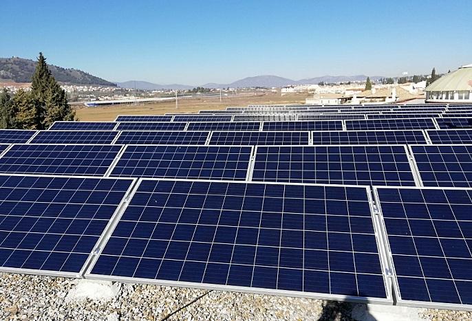 Placas fotovoltaicas en el IES Aricel de Albolote. 