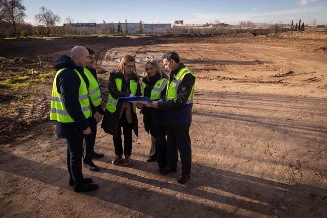 La alcaldesa de Granada en su visita a las obras. 