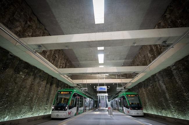 Imagen de trenes del Metro en la Estación Alcázar del Genil.