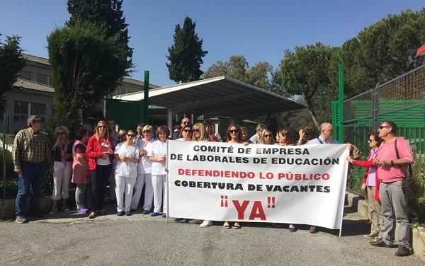 Protesta del personal laboral en el Jean Piaget. Protesta del personal laboral en el Jean Piaget.