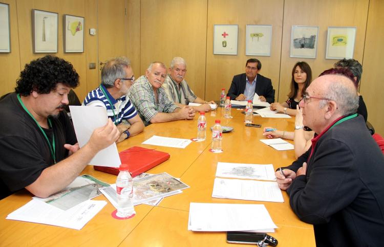 Entrena durante la reunión con los representantes de la Marea Amarilla. 