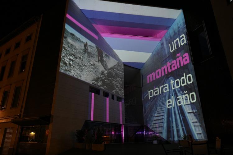 La nueva imagen se ha proyectado sobre el Centro Lorca. 