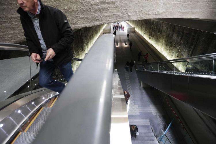 Escaleras de la estación de Alcázar de Genil.