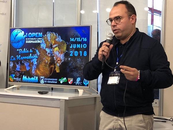 Ruiz Joya durante la presentación del Open de Fotografía. Ruiz Joya durante la presentación del Open de Fotografía.