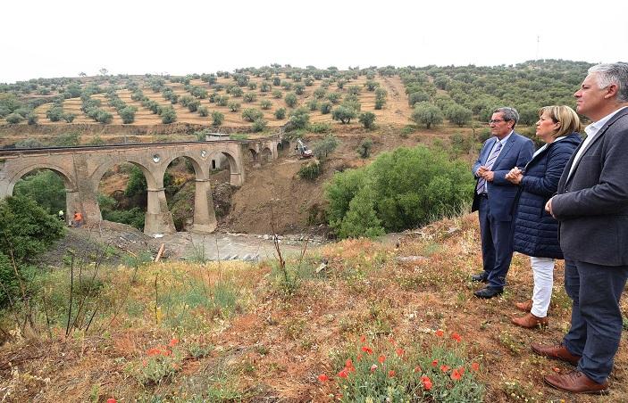 Visita a las obras en el Puente de los Ocho Ojos. 