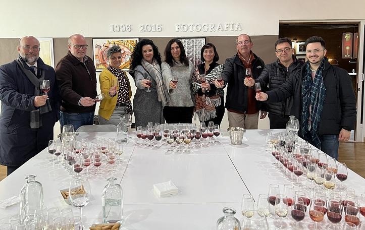 Jurado del concurso de vinos. 