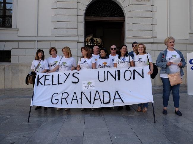 Las 'Kellys', esta mañana en la Plaza del Carmen.