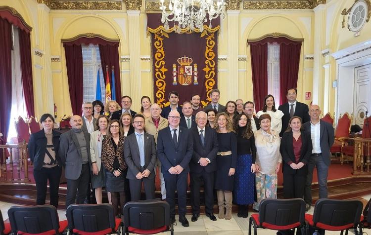 La delegación ha sido recibida por el presidente de la Ciudad Autónoma, Juan José Imbroda.