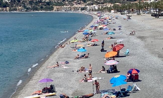 Playa de La Herradura el pasado fin de semana. 