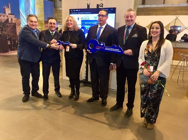 Entrega simbólica de la llave de la nueva estación marítima. Entrega simbólica de la llave de la nueva estación marítima.