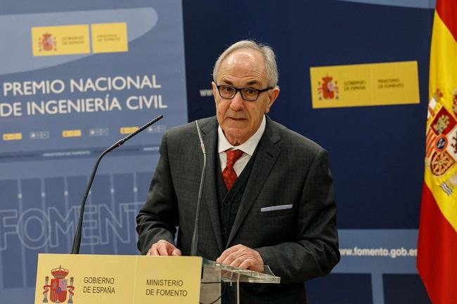 Miguel Ángel Losada, al recibir el Premio Nacional de Ingeniería.