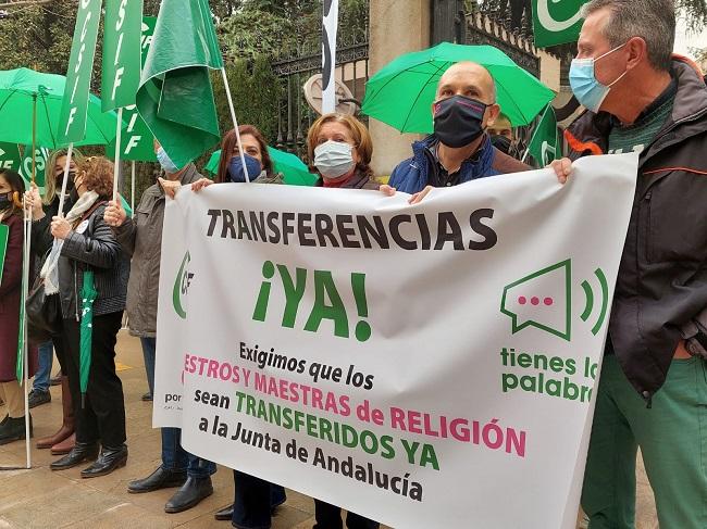 Protesta, este miércoles, ante la sede de Subdelegación.