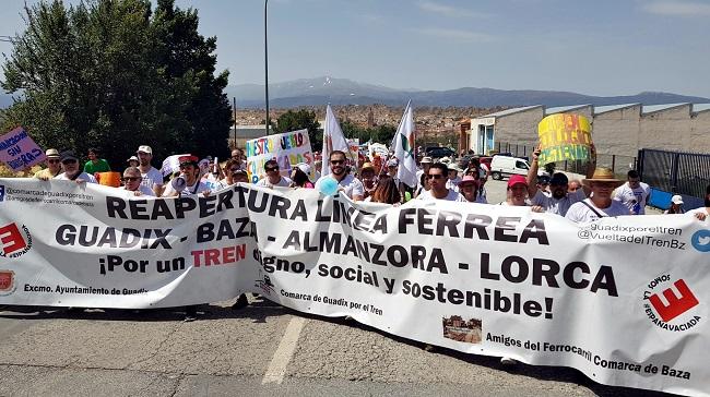 Una de las manifestaciones para exigir la reapertura de la línea férrea.