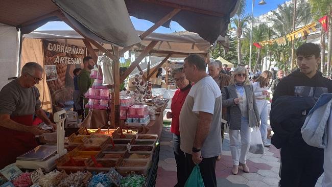 Mercadillo en el Paseo del Altillo.