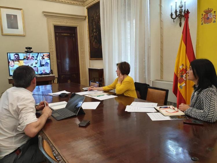 Sandra García, preside la Mesa del Aeropuerto.