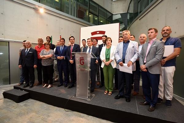 Los integrantes de la Mesa por la Industria al término de la reunión.