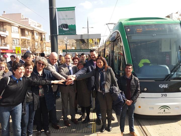 Representantes políticos, a su llegada a Armilla tras completar todo el recorrido.