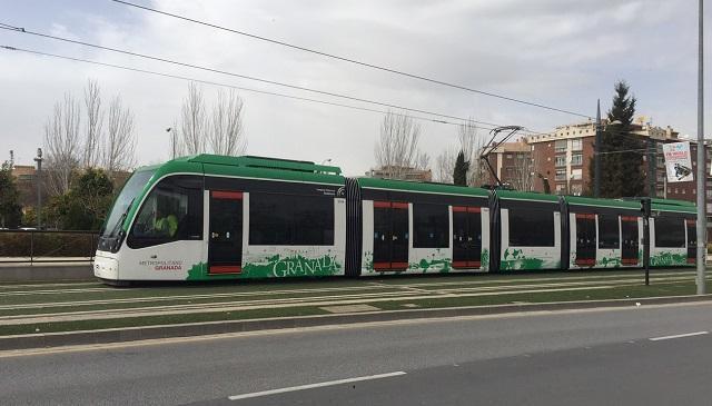 Uno de los vehículos del Metro, en pruebas. 