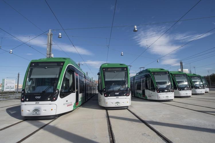 Flota de vehículos del metro en Granada. 