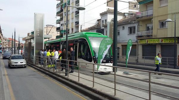 Metro en pruebas por las calles de Maracena.