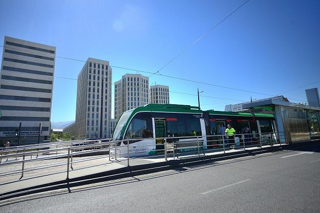 El Metro a su paso por el PTS. 