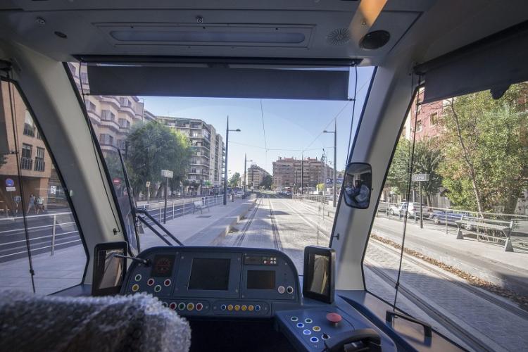 Vista de las vías del Metro desde el interior de un convoy. 