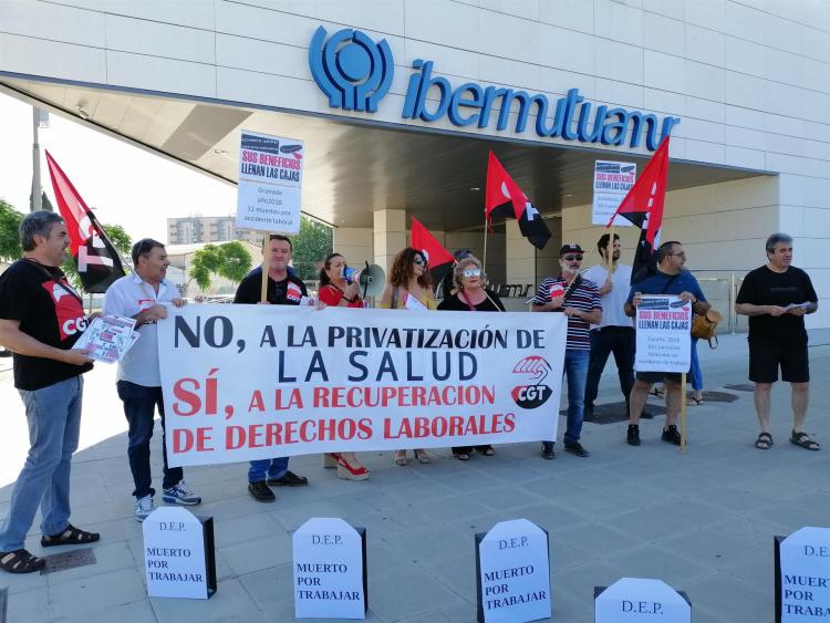 CGT rechaza la Ley de Mutuas y la Ley de Bonus. CGT rechaza la Ley de Mutuas y la Ley de Bonus.