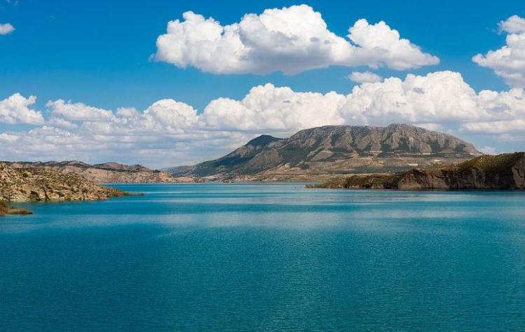 Pantano del Negratín, el más grande de la provincia. 