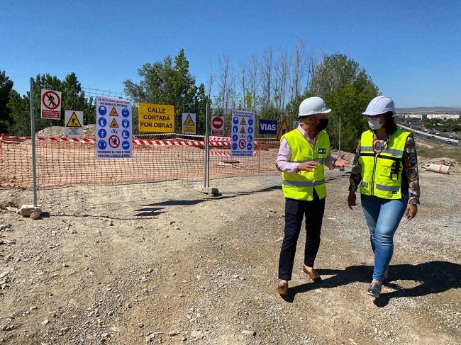 La delegada de la Junta y el alcalde de Ogíjares.