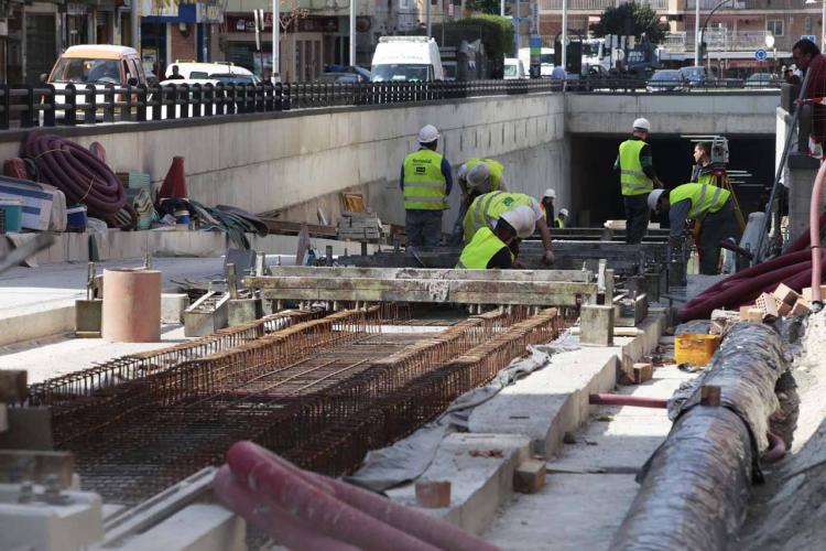 La construcción ha sido el sector que más ha crecido en empleo por la mayor inversión pública en 2015.