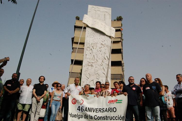 Un momento del homenaje junto al monumento en La Caleta. Un momento del homenaje junto al monumento en La Caleta.
